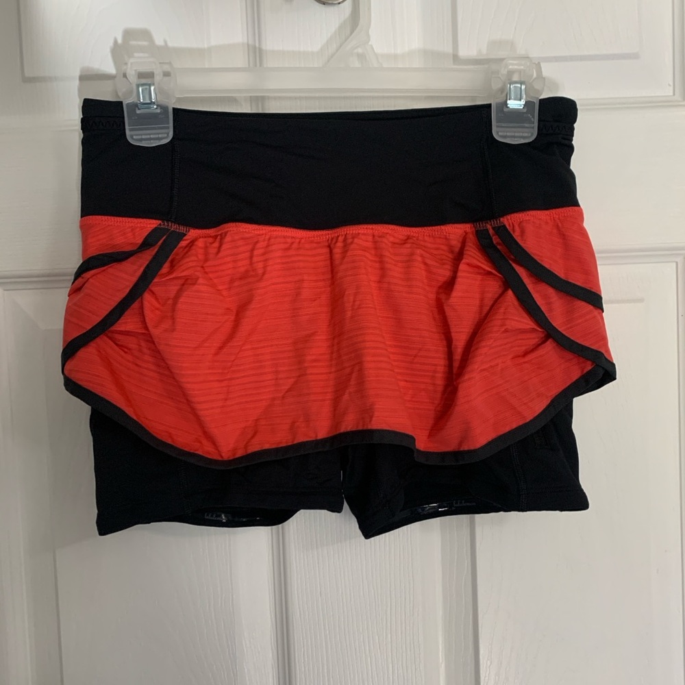 Lululemon Run: Speed Squad Skirt
Twisted Stripe Flare / Black Sz 4